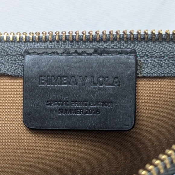 Bimba y Lola Clutch/Wristlet bag a distinctive print with stylized female figure - Picture 7 of 10